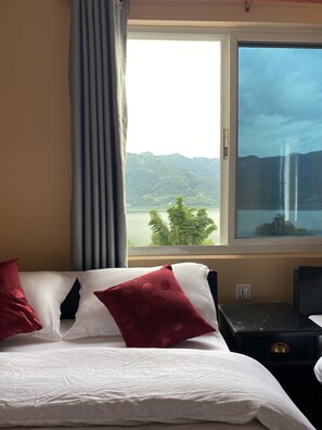 Habitación triple familiar, vistas al lago | Wifi gratis