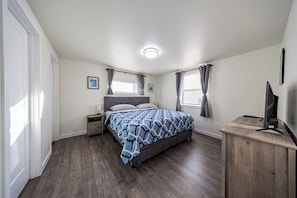 3 bedrooms, iron/ironing board, free WiFi, bed sheets