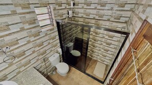 Regadera, bidet, toallas, jabón
