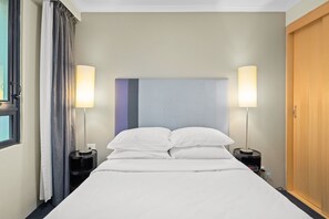 1 habitación, escritorio, tabla de planchar con plancha y wifi