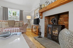 电视、壁炉、办公室