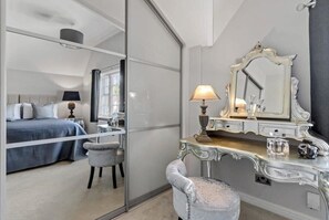 2 bedrooms, iron/ironing board, travel cot, WiFi