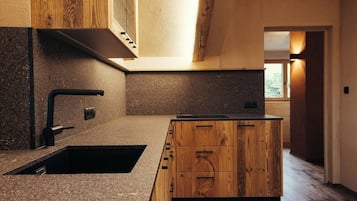 Fridge, microwave, stovetop, dishwasher