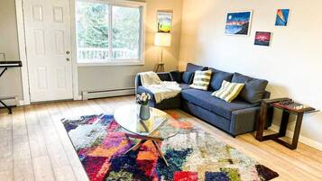 Basic Apartment | Living area