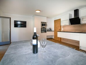 Fridge, microwave, oven, dishwasher - Der Pinsler by Interhome (Fügen)