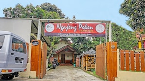 Front of property - OYO Life 91452 Ngajeng Peken Homestay (Batu)