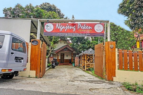 Oyo Life 91452 Ngajeng Peken Homestay - Batu