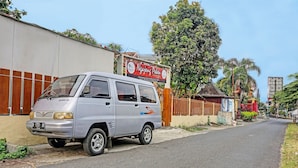 Front of property - OYO Life 91452 Ngajeng Peken Homestay (Batu)