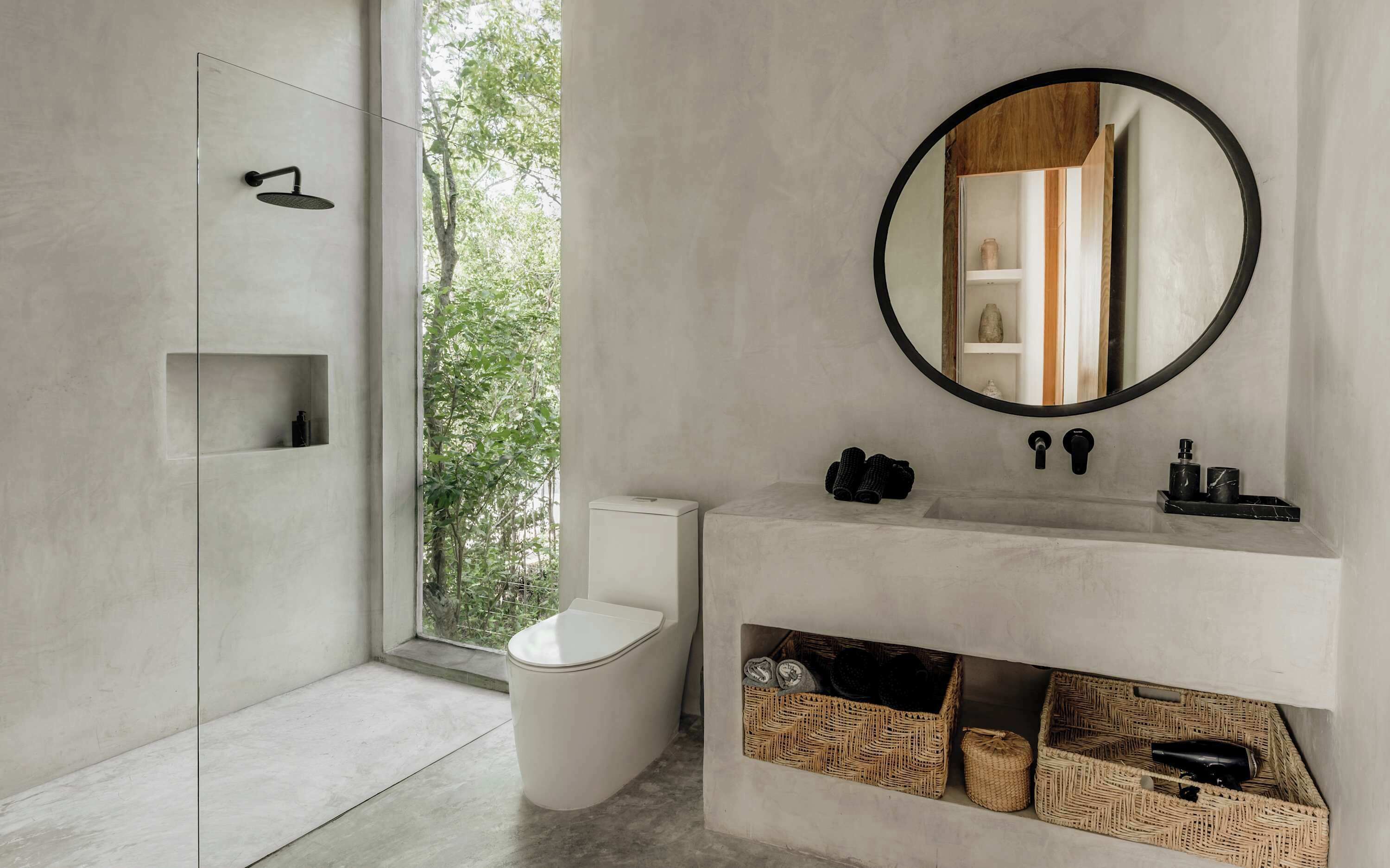 Bathtub, hair dryer, towels, shampoo
