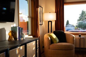Interior - Ravenwood Hideaway a Cozy Cheery Apartment (Port Angeles)