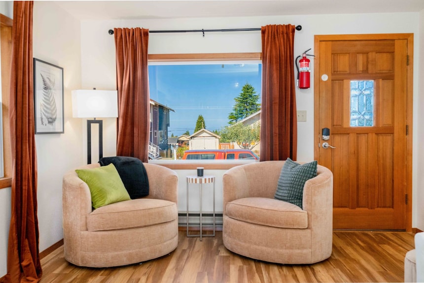 Ravenwood Hideaway A Cozy Cheery Apartment - Port Angeles, Washington