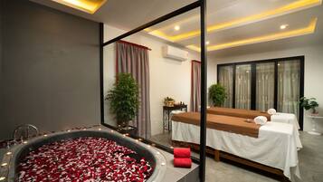 Sauna, Dampfbad, Körperbehandlungen, Aromatherapie, Thai-Massagen