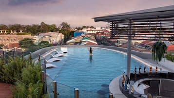2 piscines extérieures