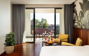 Deluxe Quadruple Room | City view