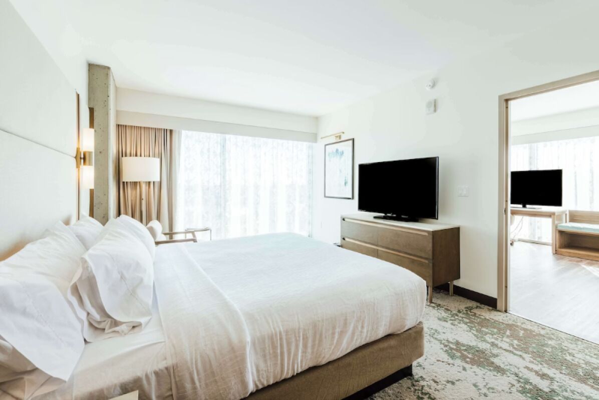 Urban Retreat in Downtown Denver! Swimming Pool, Pet-friendly Property!