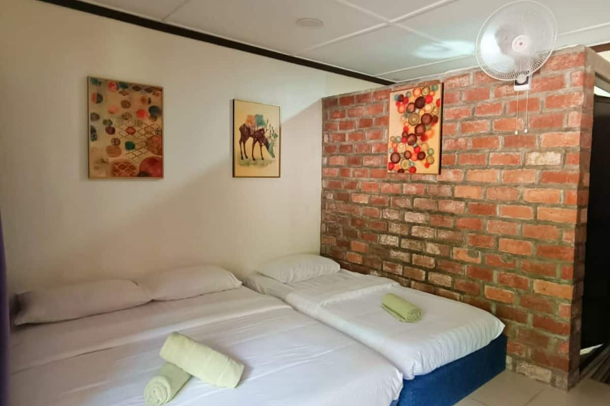 Deluxe Triple Room | 1 bedroom, free WiFi, bed sheets