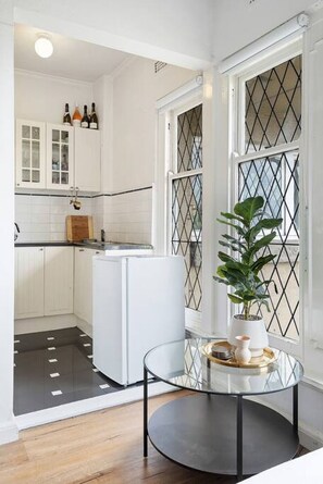 Fridge, microwave, oven, stovetop - Large 1B South Yarra (South Yarra)