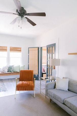TV. Zen House close to Gulfport downtown & Clam Bayou