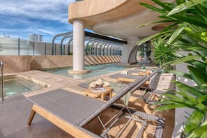 A heated pool - Britannia Broadbeach (Broadbeach)