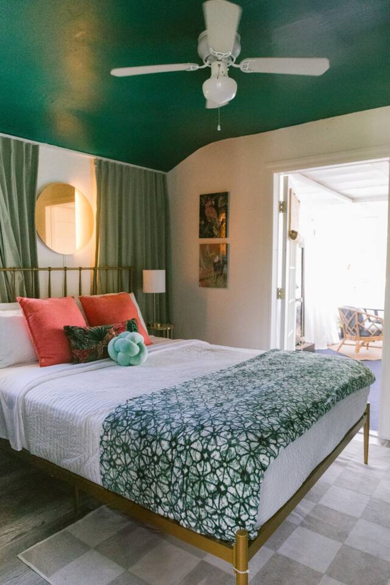 1 bedroom, desk, WiFi, bed sheets