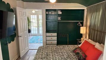 1 bedroom, desk, WiFi, bed sheets