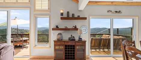 Smart TV, fireplace, table tennis