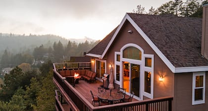 Sky Canyon Lodge by AvantStay | Views + Hot Tub