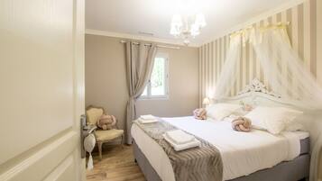 1 bedroom, travel cot, free WiFi