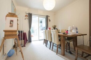 Dining - HOME STAY IN BEAUTIFUL NORWICH CENTRE (Norwich)
