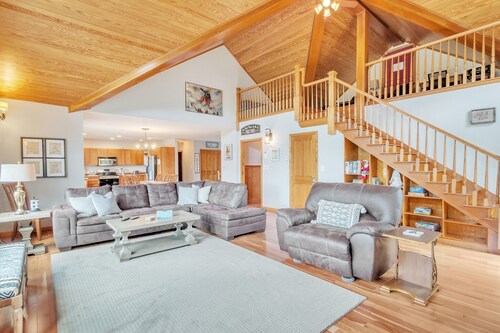 River Valley Sunset Home – Cozy & Calm, 20 Min to Sunday River, Bethel & Newry