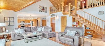 River Valley Sunset Home – Cozy & Calm, 20 Min to Sunday River, Bethel & Newry