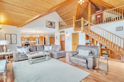 River Valley Sunset Home – Cozy & Calm, 20 Min to Sunday River, Bethel & Newry