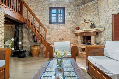 Chalet "Casa de Pedra" with Mountain View, Shared Pool & Wi-Fi