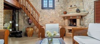 Chalet "Casa de Pedra" with Mountain View, Shared Pool & Wi-Fi