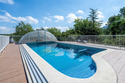Chalet "Casa de Pedra" with Mountain View, Shared Pool & Wi-Fi
