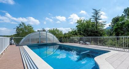 Chalet "Casa de Pedra" with Mountain View, Shared Pool & Wi-Fi