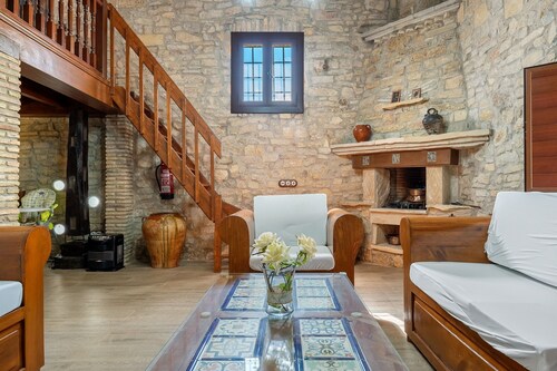 Chalet "Casa de Pedra" with Mountain View, Shared Pool & Wi-Fi