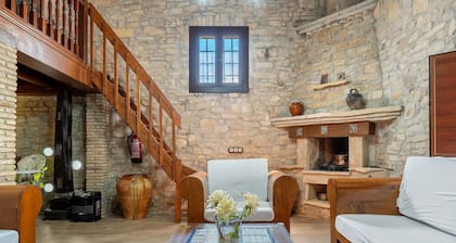 Chalet "Casa de Pedra" with Mountain View, Shared Pool & Wi-Fi