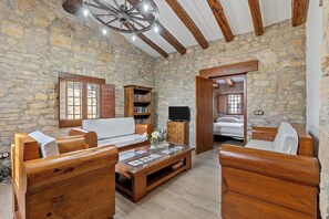 1 bedroom, free WiFi, bed sheets - Chalet "Casa de Pedra" with Mountain View, Shared Pool & Wi-Fi (Querol)