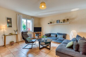 TV, DVD-spiller og stereoanlegg