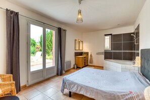 3 bedrooms, iron/ironing board