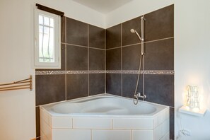 Bathtub, hair dryer, towels