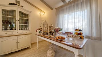 Free daily full breakfast