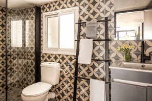 Bathroom - Artsy Nest in Haifa CTR by Sea N' Rent (Haifa)