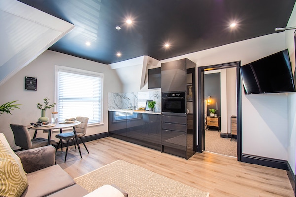 Suite Majestueuse, 1 lit double, cuisine, vue mer | Cuisine privée | Réfrigérateur, micro-ondes, four, plaque de cuisson