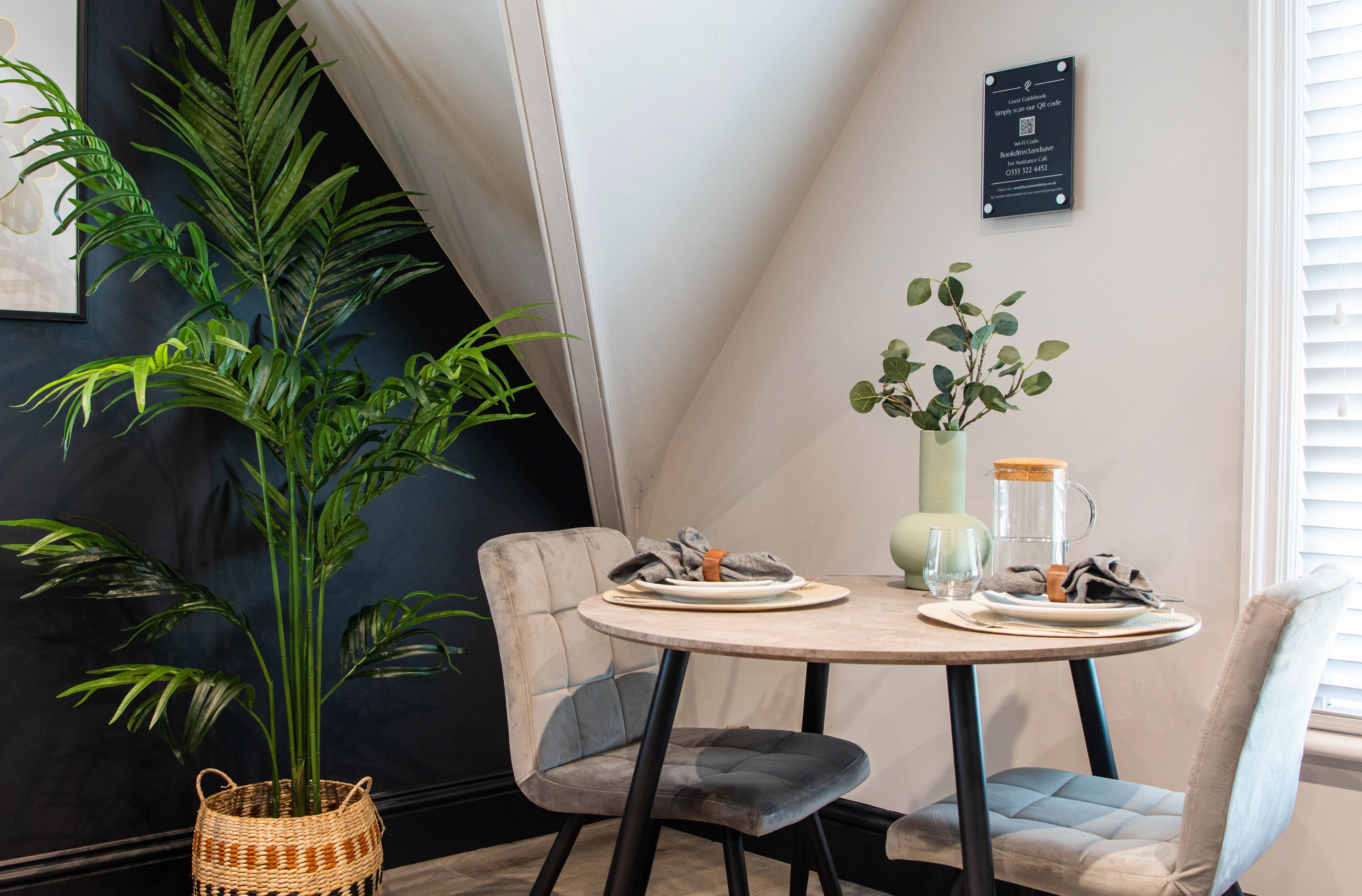 Grand Suite, 1 Double Bed, Kitchen, Sea View | In-room dining