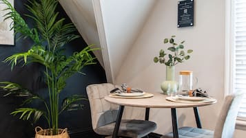 Grand Suite, 1 Double Bed, Kitchen, Sea View | In-room dining
