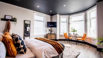 Premier Studio Suite, 1 Double Bed, Kitchen, Sea View | 1 bedroom, individually decorated, individually furnished