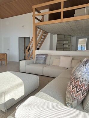 Smart TV - 4 Bedroom Villa in Torri del Benaco (Torri del Benaco)