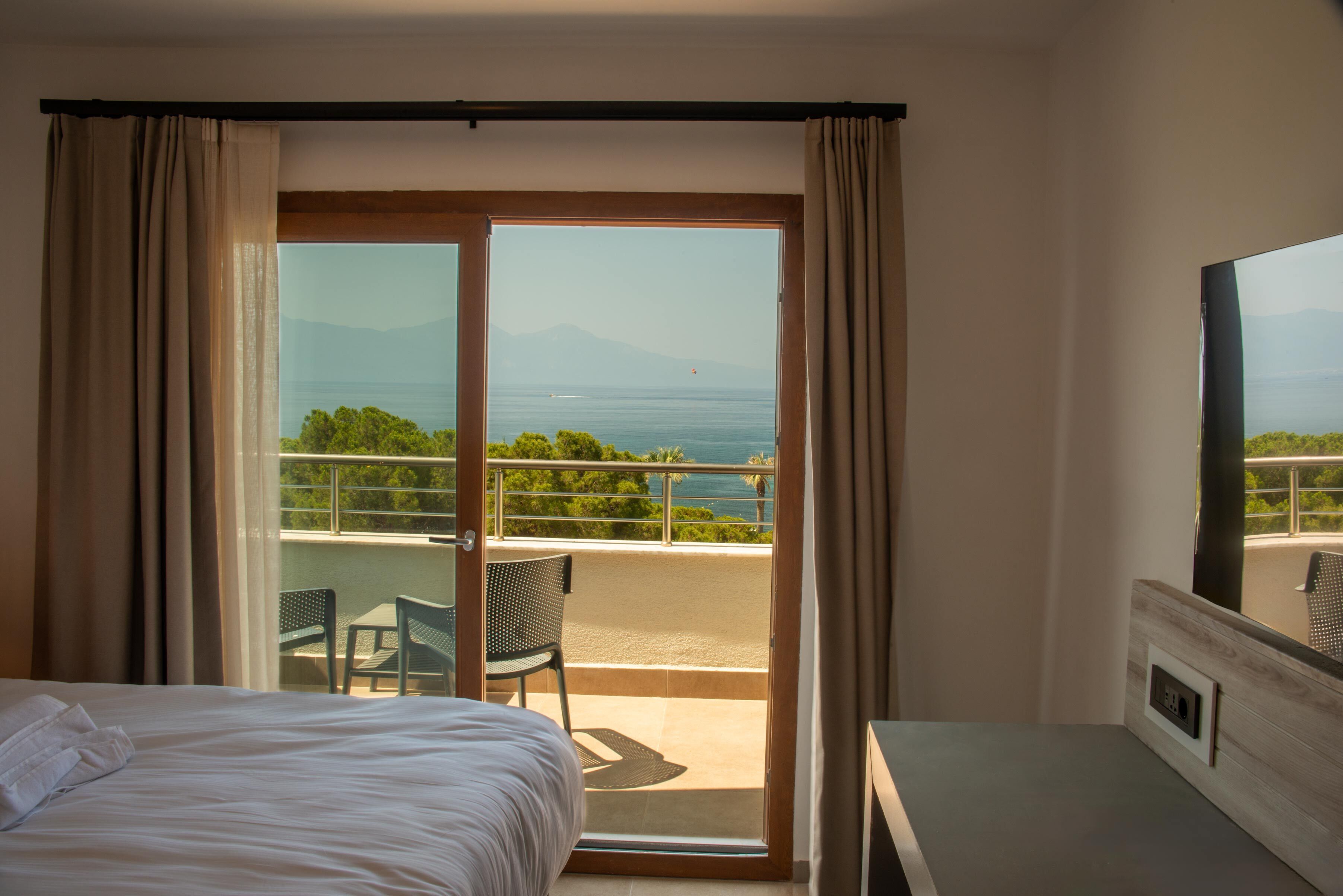Standard Room | Premium bedding, minibar, individually decorated, individually furnished